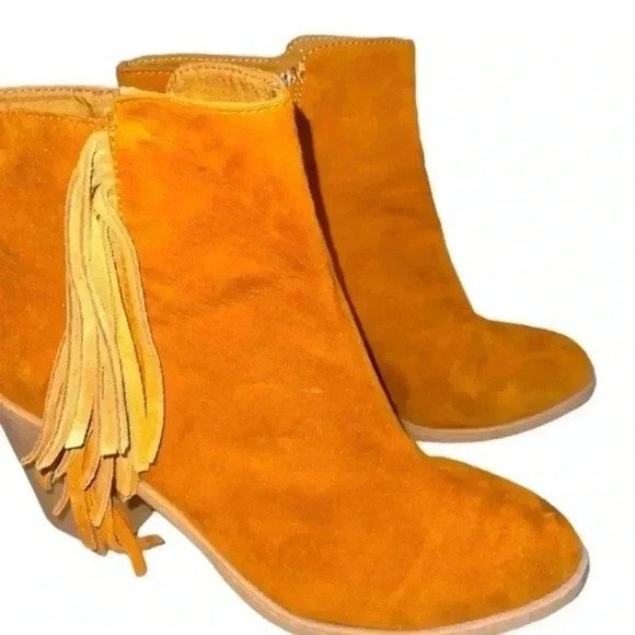 Brand New! Camel Colored Suede Ankle Boots w/ Tassels - Picture 1 of 11